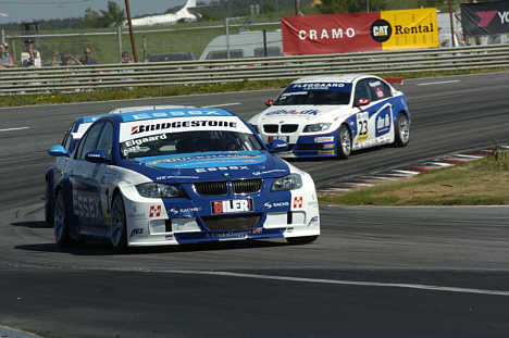 Casper Elgaard (forrest) og Jan Magnussen (bagest) genoptager deres duel om årets Danish Touringcar Championship på Ring Djursland.